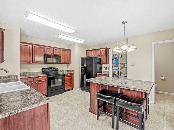 2nd image of 177 Creekside Dr