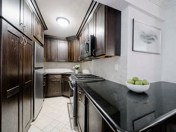 4th image of 420 E 64th St APT W3j