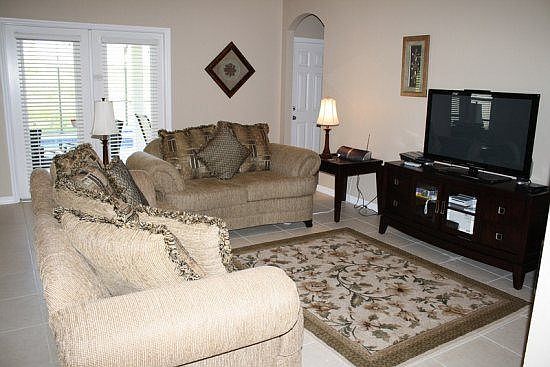 VS6P2995SV-family-room