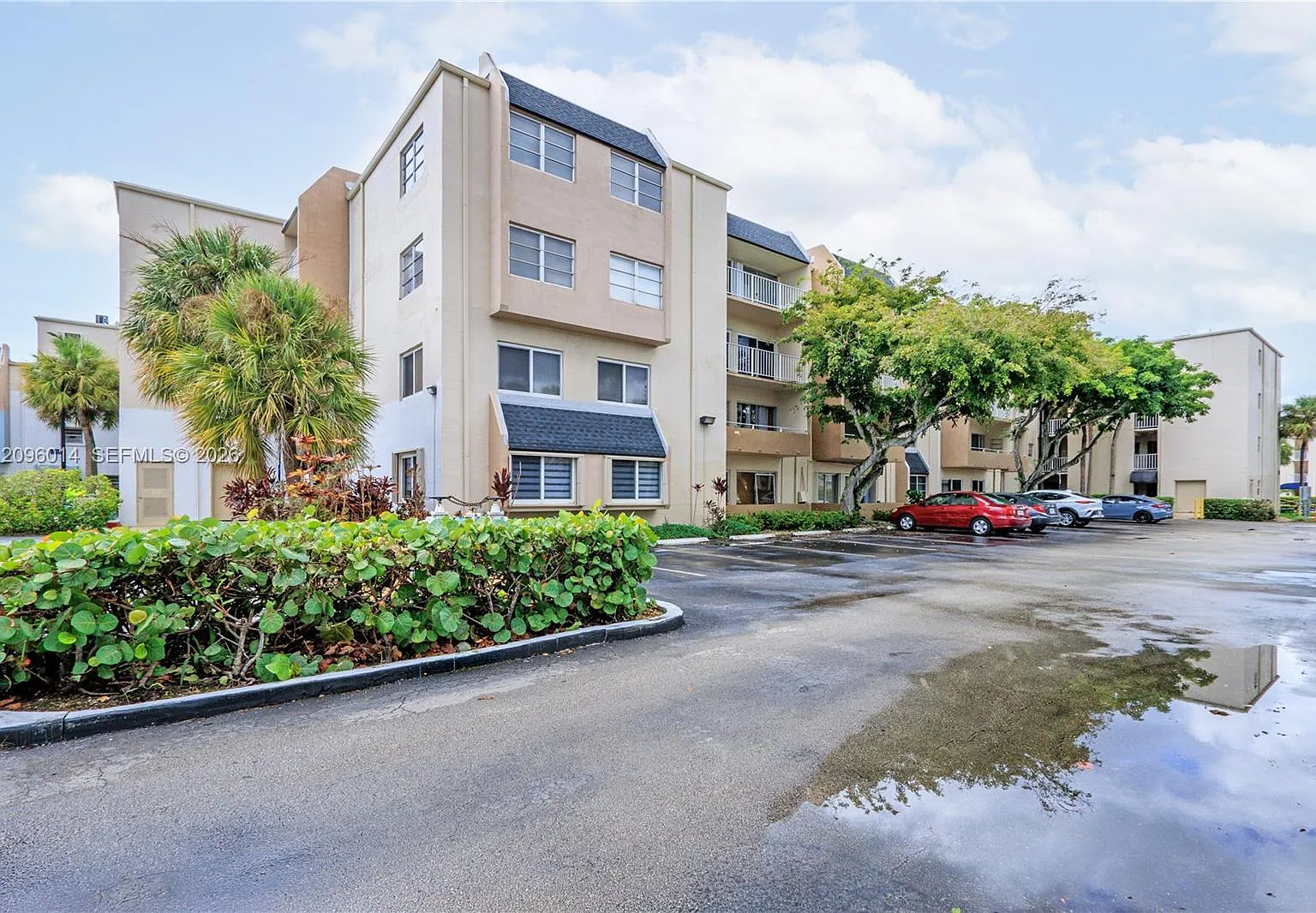 Kings Creek So Condo — Photo 1