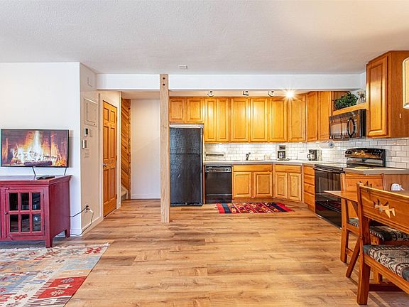 4th image of 33 Balsam Court UNIT 33