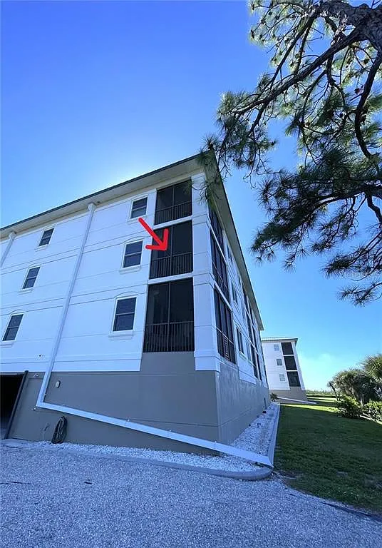 3 bed, 2.5 bath, 2028 sqft, $3,500 — Photo 2
