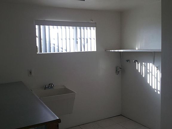 Xtra large Laundry room