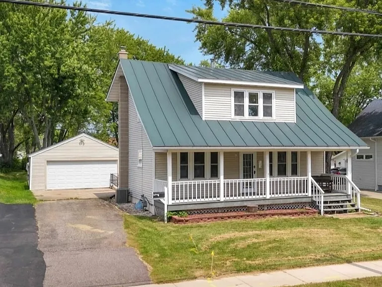715 W Blodgett St — Photo 1