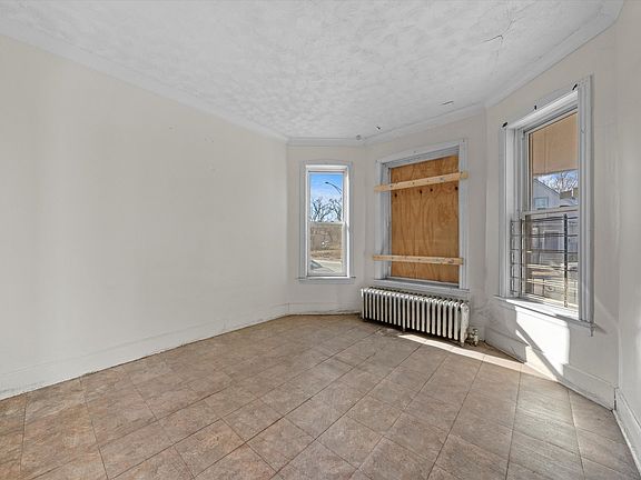 3rd image of 6513 S Damen Ave