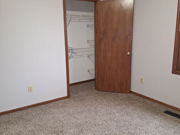 5th image of 1525 Hawk Cir #F