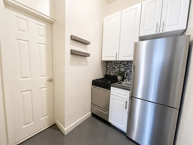 971 Lexington Ave #4A — Photo 6