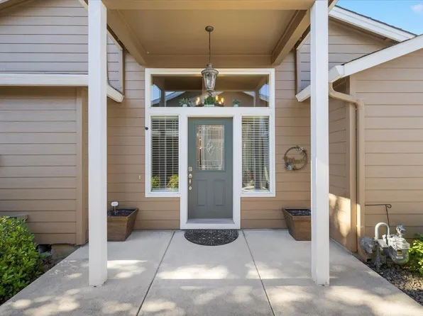 308 Live Oak Loop, Central Pt, OR 97502