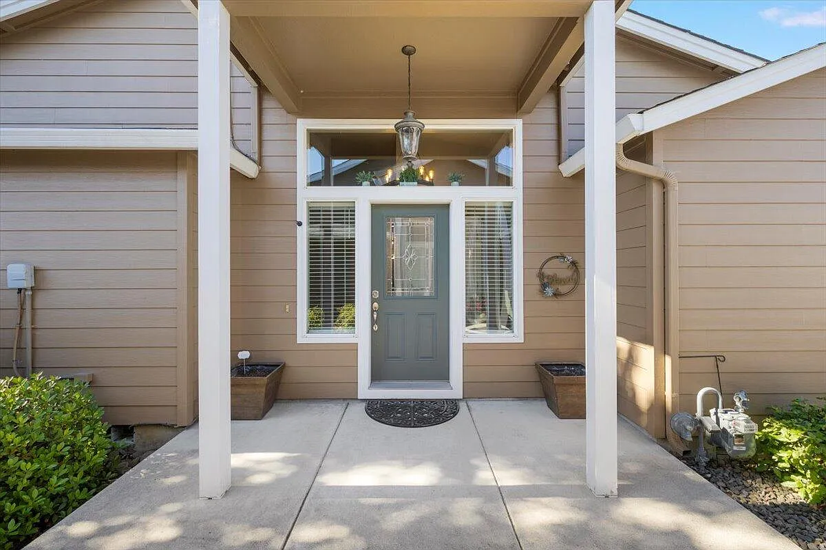 308 Live Oak Loop photo 1
