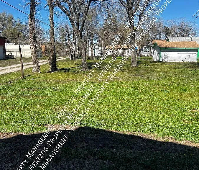 409 W Summit Ave — Photo 11