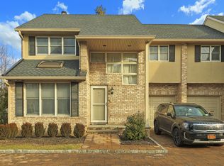 1180 E Broadway APT 1, Hewlett, NY 11557