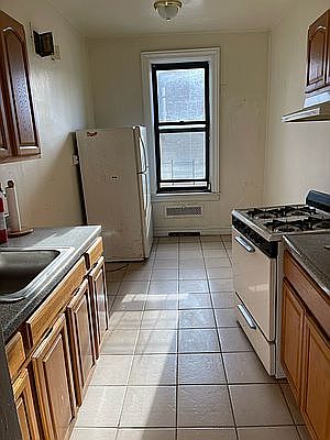 3rd image of 200 E 19th St APT 3A