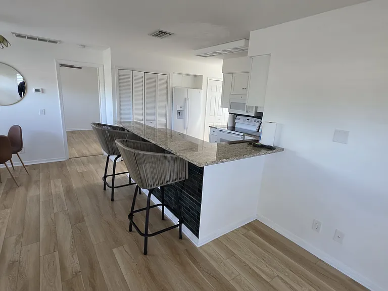 625 Centre Ct SW #201 — Photo 7