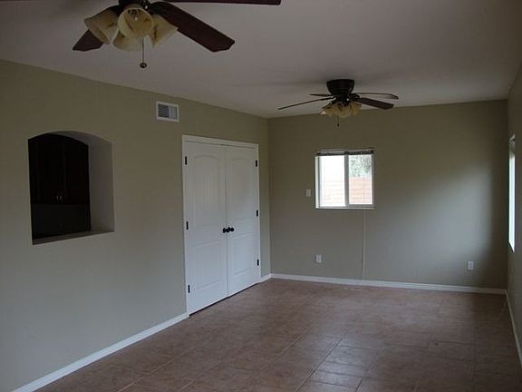 4th image of 2538 E Clarendon Ave