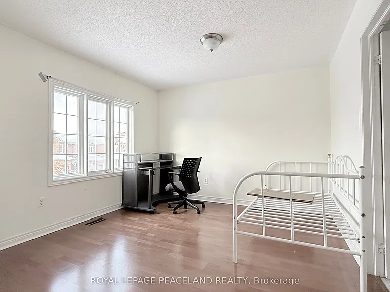 110 Annina Cres — Photo 23