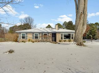 7203 Woodhaven Rd, Louisville, KY 40291