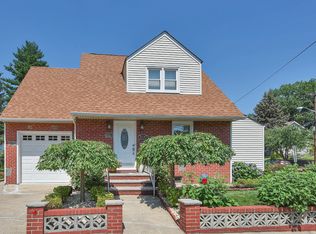 800 Elm Ave, Ridgefield, NJ 07657