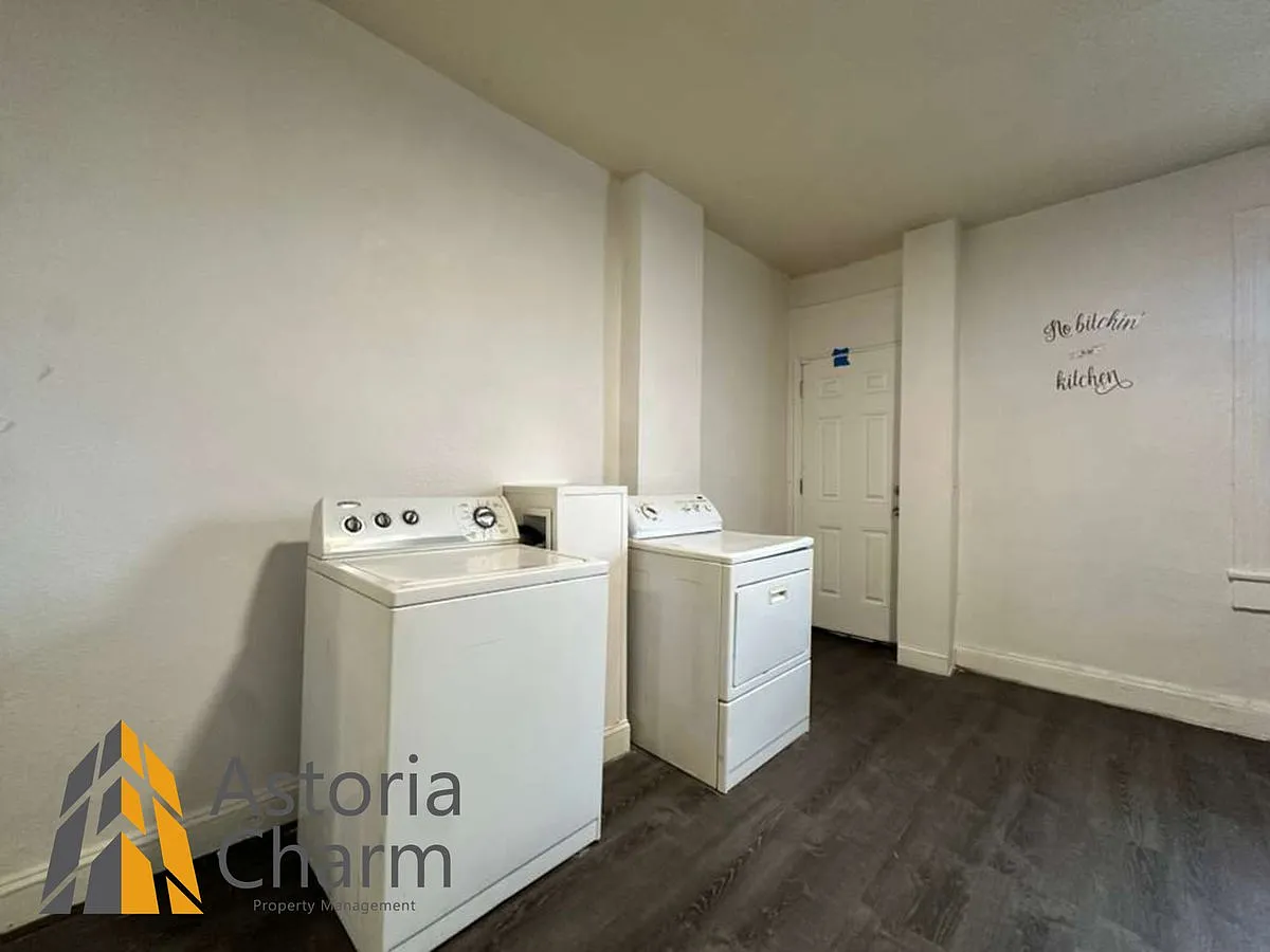 2542 W Fayette St - 2542 W Fayette St — Photo 3