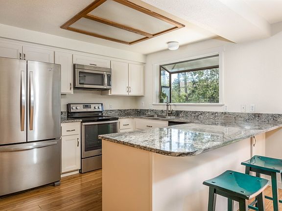 5th image of 551 NW 7th Ave