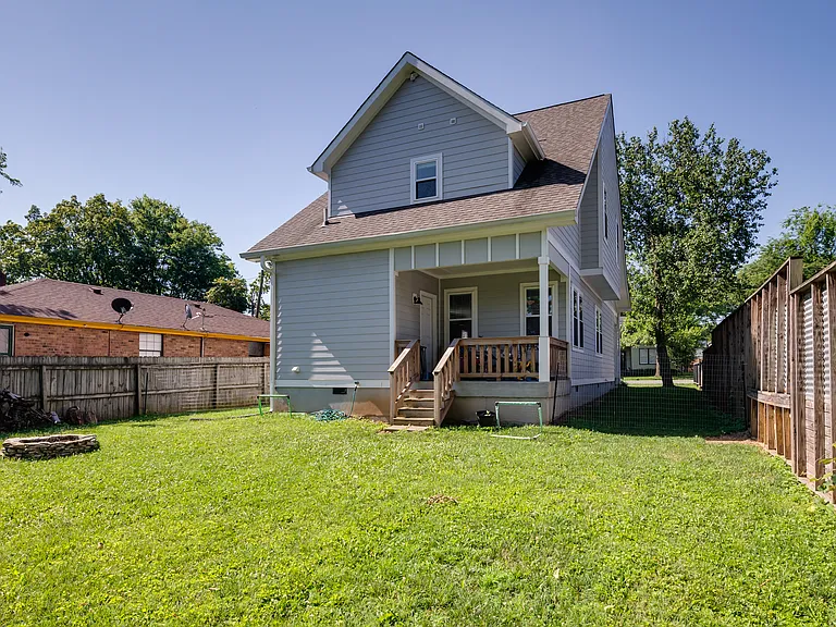 508 Morton Ave — Photo 23
