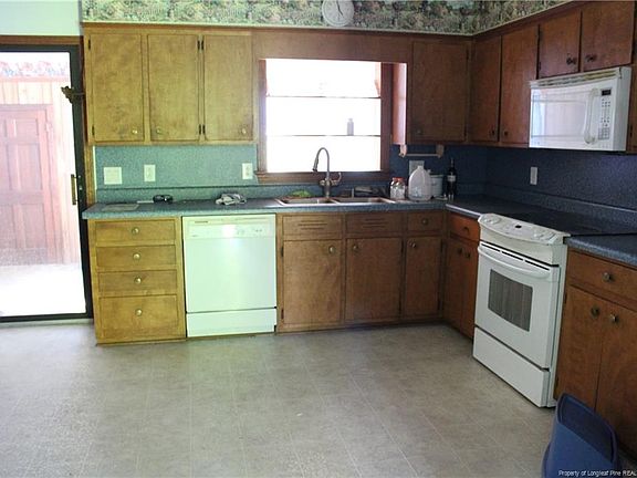 3rd image of 434 Hilltop Rd