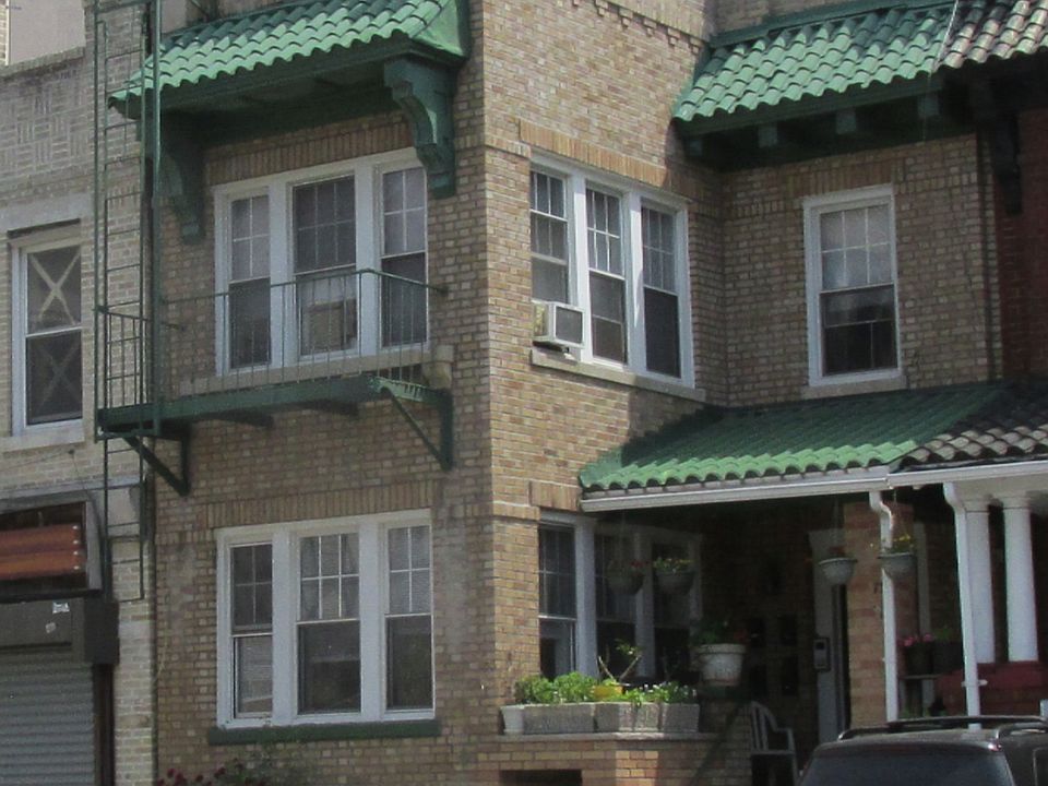 2nd image of 73 W End Ave