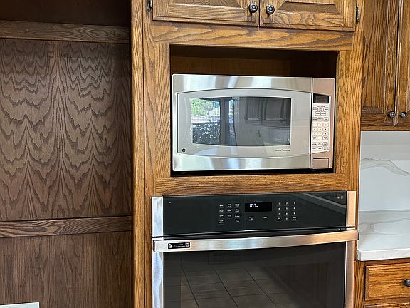 4th image of 2356 Woodlake Cir