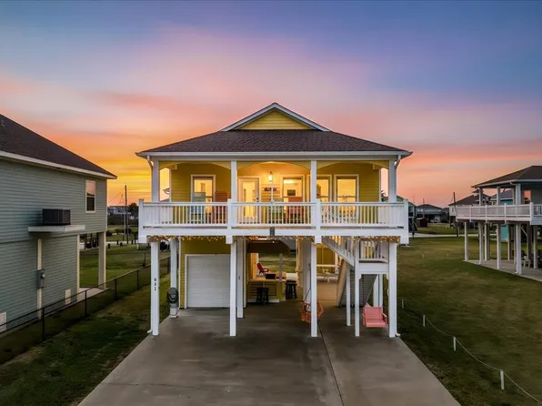 931 Tidelands Dr, Crystal Beach, TX 77650