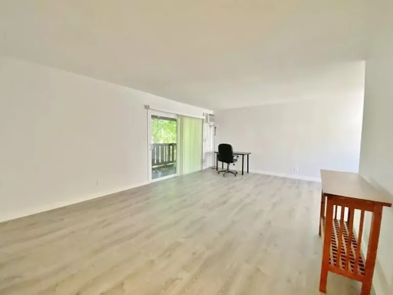1203 E San Antonio Dr #301 — Photo 5