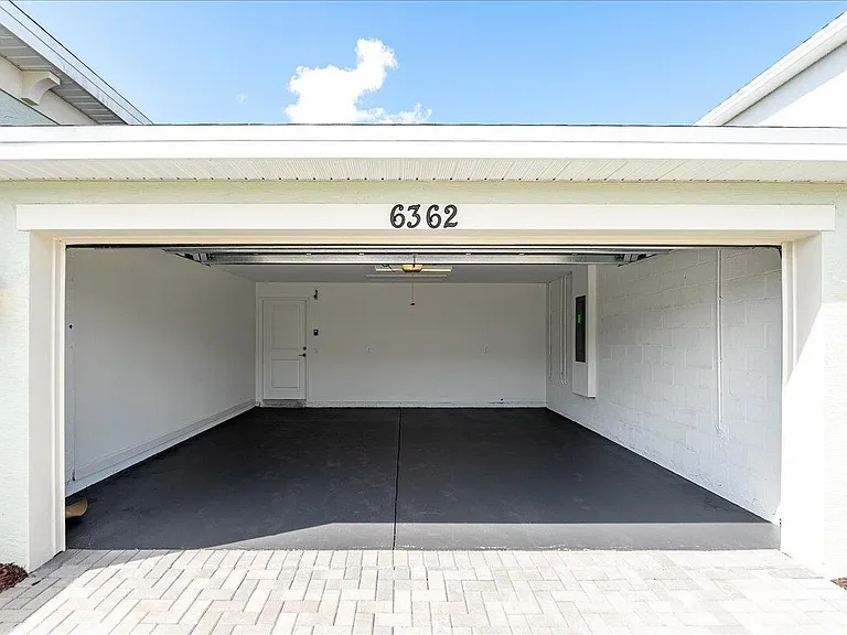 6362 NW Windwood Way — Photo 24