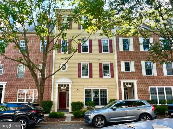 104 Bucksfield Rd #104, Gaithersburg, MD 20878
