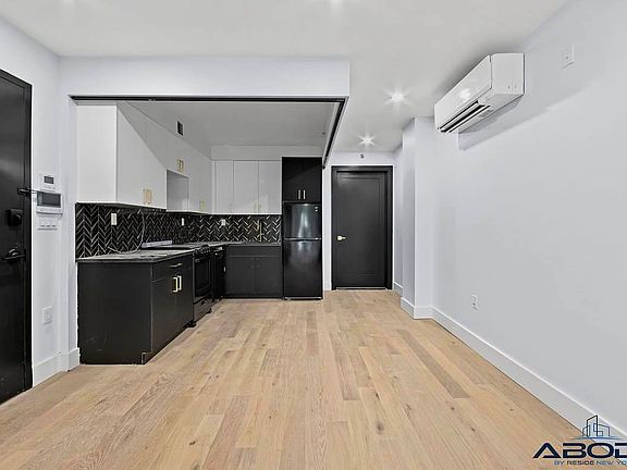 5th image of 154 Lenox Rd #8H