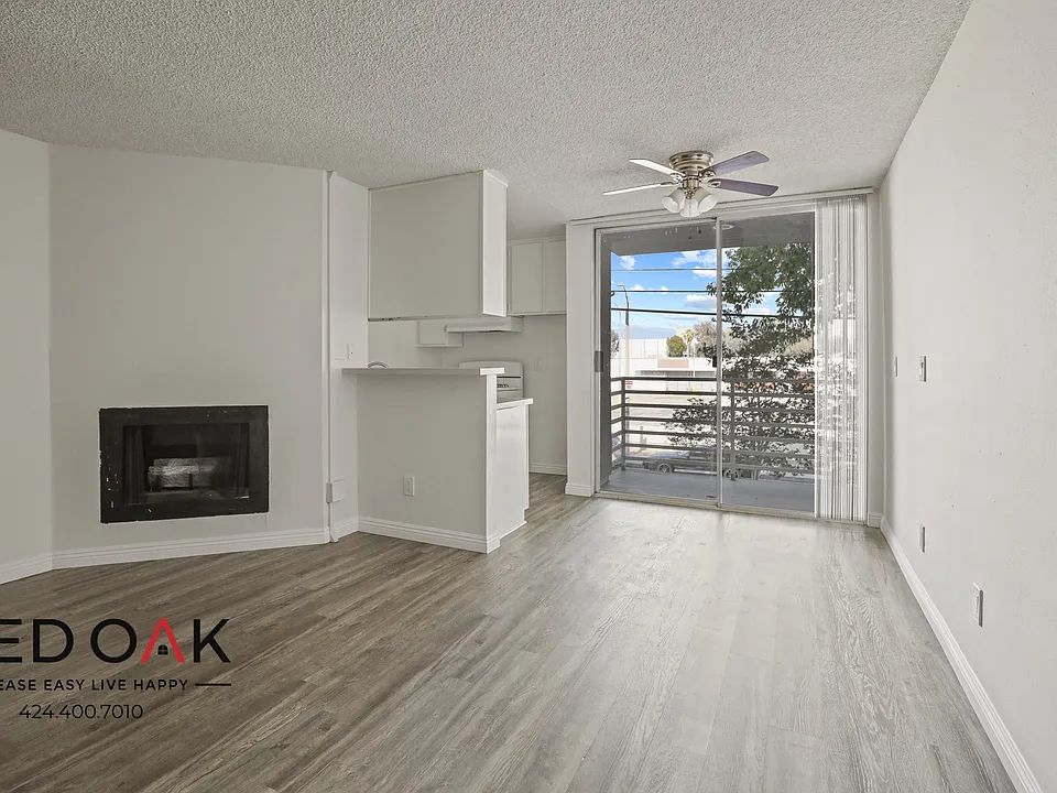 8309 Cedros Ave #105