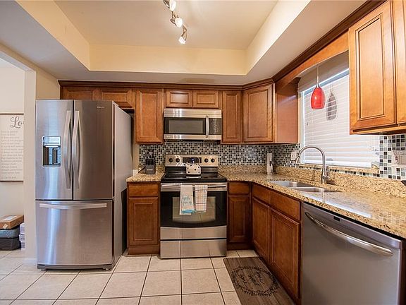 4th image of 712 Barber Cir