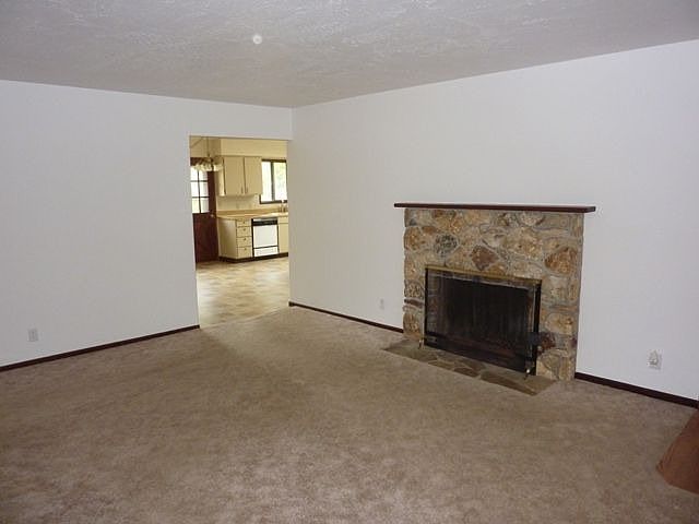 1st image of 916 SE Jetty Ave