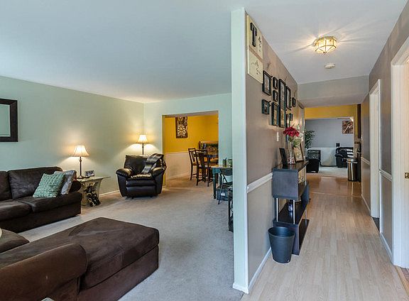 5th image of 429 Winterberry Dr