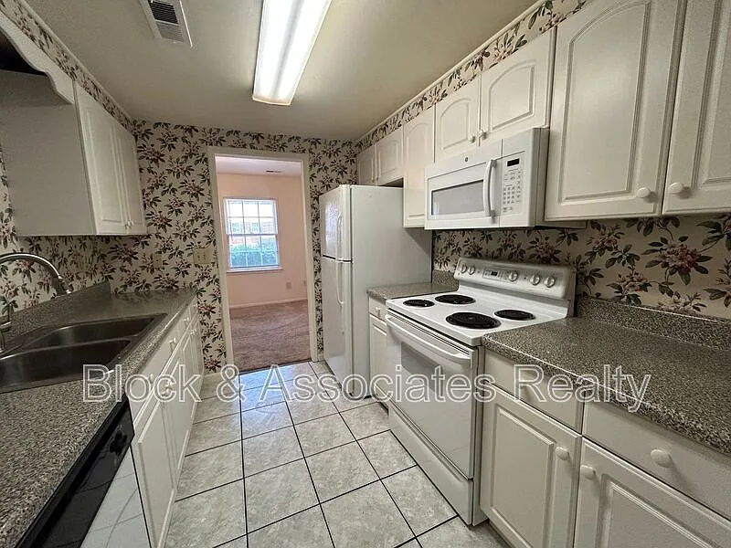 3 bed, 2.5 bath, $1,745 — Photo 2