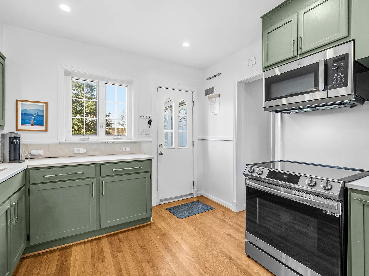 4 bed, 2298 sqft, $6,417 — Photo 2