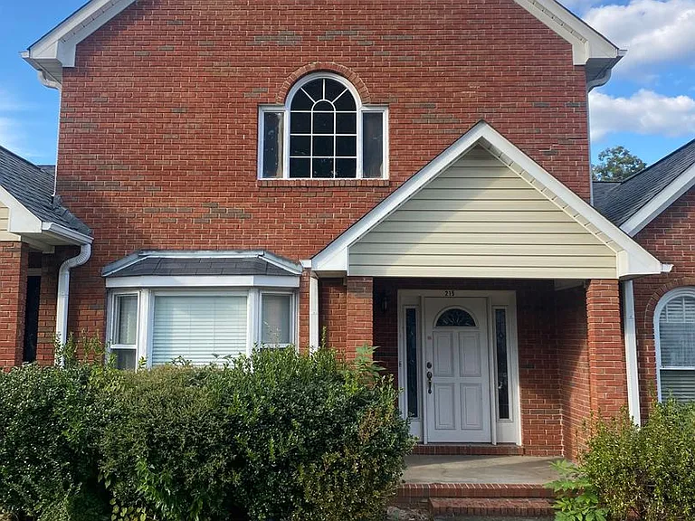 215 Francis St W — Photo 1