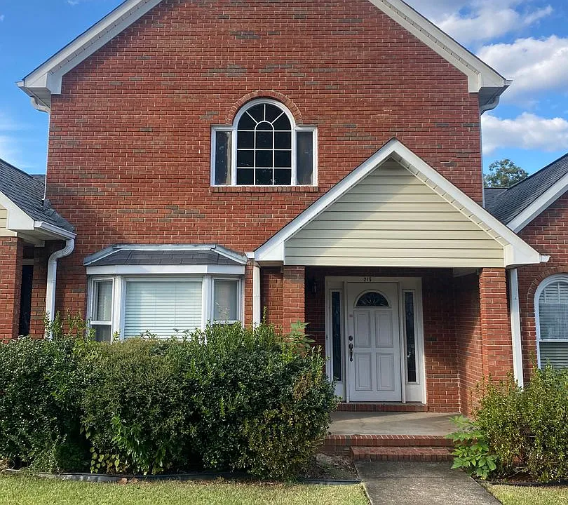 215 Francis St W