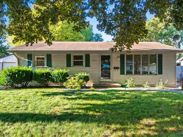 1527 N Mennen Ct, Green Bay, WI 54304