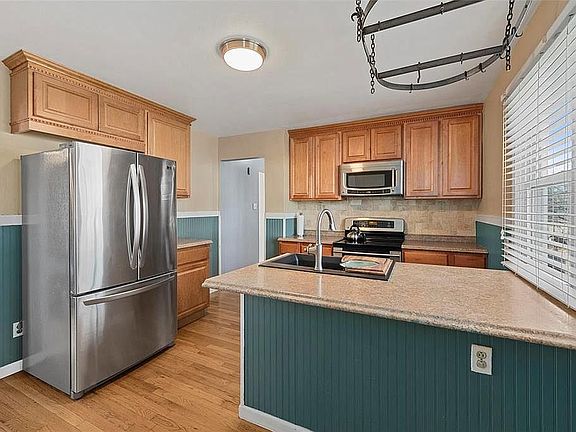 4th image of 135 Saint Luke Dr