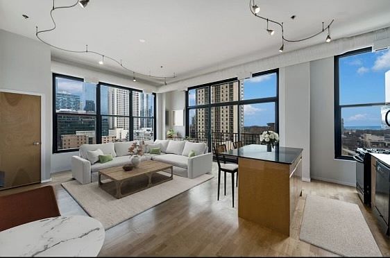2nd image of 1516 S Wabash Ave #802