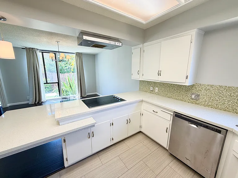 675 Ultimo Ave — Photo 8