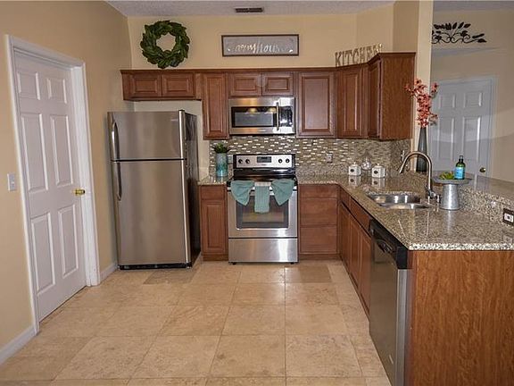 5th image of 220 Sunset Ct