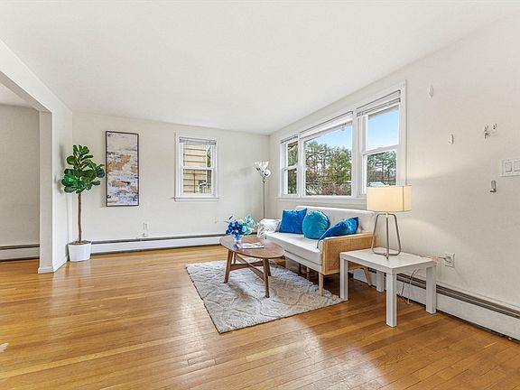 3rd image of 20 Charles Rd Unit 20