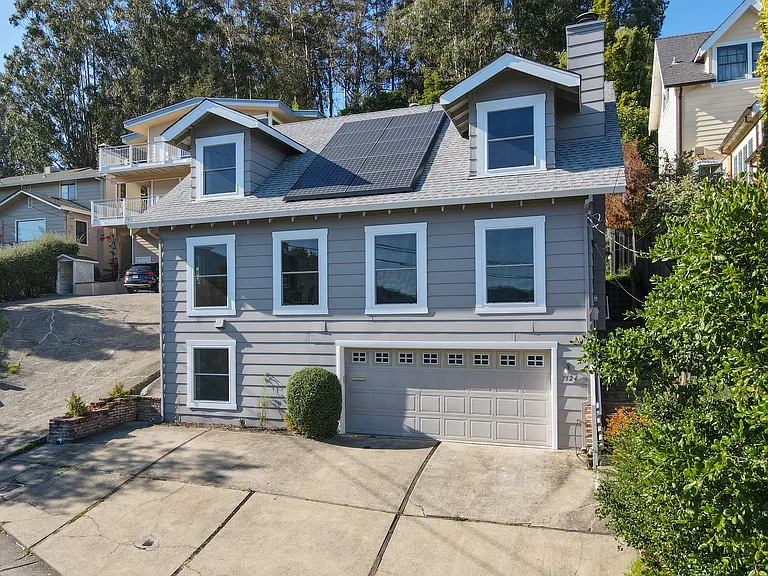 324 Laurel Pl — Photo 2