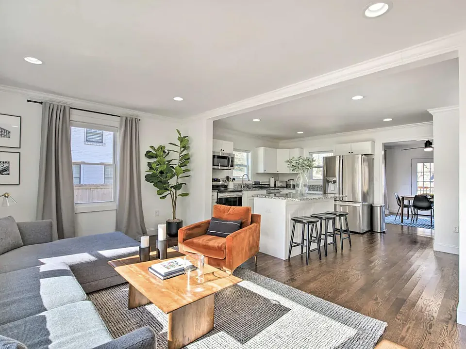2488 Mellville Ave