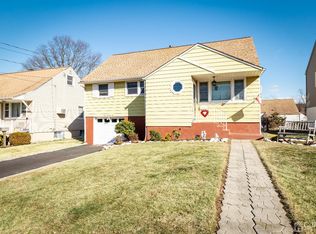 102 Swarthmore Ter, Metuchen, NJ 08840