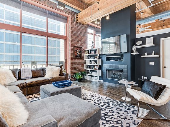 3rd image of 360 W Illinois St APT 213